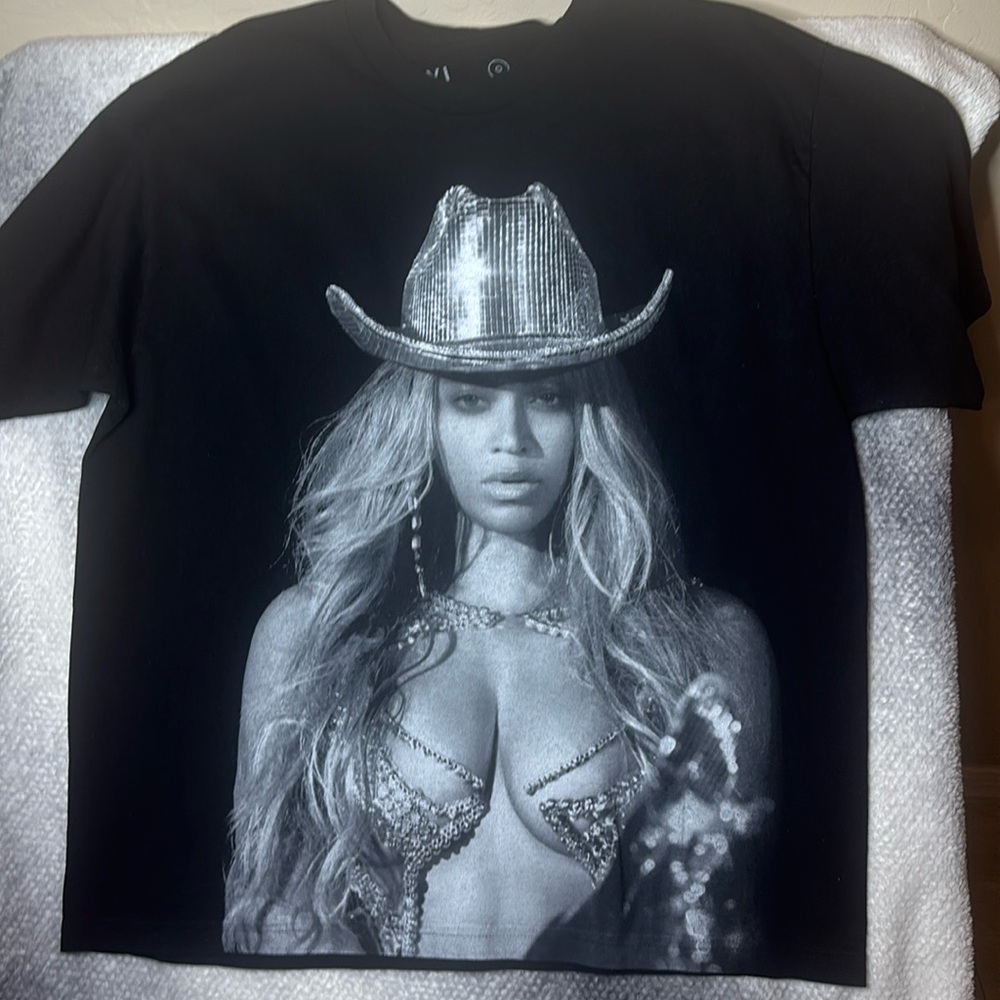 Renaissance World Tour T shirt Cowboy hat Size XL